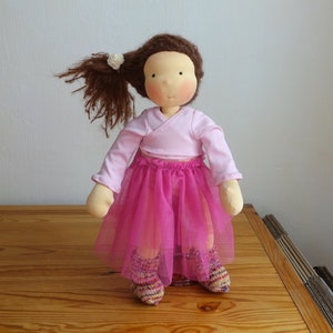 Joy 40 cm mit zwei Outfits Bild 1