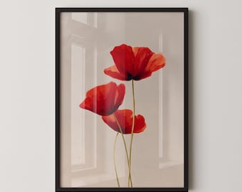 Könnte beinhalten: Gerahmter Kunstdruck mit drei leuchtend roten Mohnblumen mit schlanken gelben Stielen vor einem neutralen Hintergrund. Das Kunstwerk ist in einem schwarzen Rahmen präsentiert, der einen starken Kontrast erzeugt. Die Mohnblumen mit ihrer leuchtenden Farbe und zarten Blütenblättern stehen im Mittelpunkt.