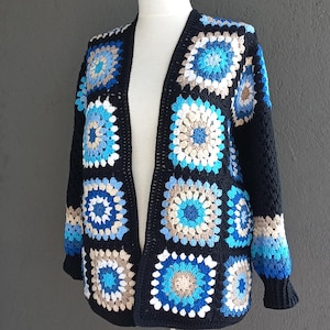 Maglione Gardigan all&#39;uncinetto fatto a mano con motivo boho colorato, stile retrò