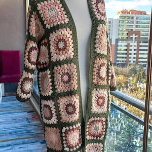 Cardigan colorato all&#39;uncinetto fatto a mano - Giacca Boho Grandma Square - Maglione oversize di ispirazione vintage