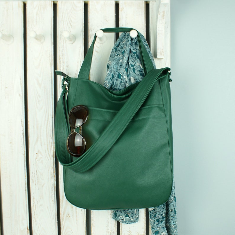 large green vegan leather tote purse, custom hobo crossbody bag, work messenger for women, zipper shoulder bag with pocket imagem 6