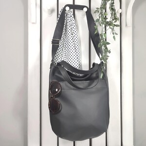 Sac hobo noir en cuir végétalien à bandoulière, grande pochette à bandoulière, messager personnalisé pour femme, sac hippie avec fermeture éclair