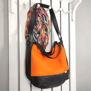 Sac orange noir convertible de style urbain, grand fourre-tout végétalien pour la vie étudiante, convient à une tablette et un ordinateur portable, sac à bandoulière confortable