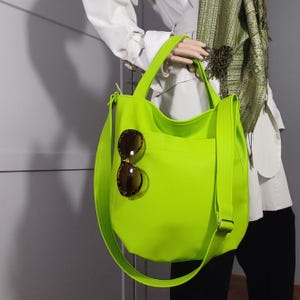 Lime Grün Vegan Geldbörse - Crossbody Tragetasche mit Reißverschluss & Taschen | Vertikaler Schulterstil | Nettes Geschenk für Frau | Ankate Design