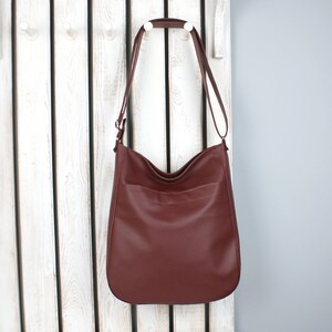 Sac fourre-tout bordeaux, sac à main végétalien - sac hobo à bandoulière, grand sac à bandoulière, messager zippé pour femme, sac de travail en cuir