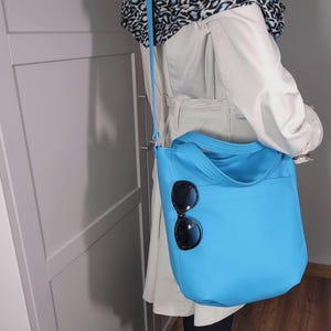 Himmelblau Vegan Crossbody Tote - Große Schultertasche mit Reißverschluss und langem Riemen - Arbeit & Laptop Geldbörse für Sie - Handgemachte Ankate Tasche