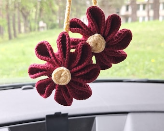 Handmade Crocheted Daisy Rear View Mirror Charm for Women, Stylish Car Decoration, Gift for Moms, Flower Car Accessory, Cute Auto Decor