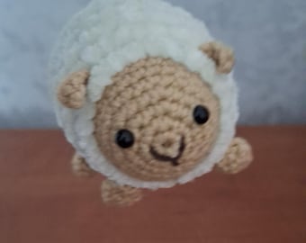 Niedlicher Schaf-Schlüsselanhänger, gehäkelter Lamm-Taschenanhänger, Amigurumi-Schaf-Plüschtier, Geschenkidee mit Bauernhoftier-Motiv, Rucksackanhänger, handgefertigtes Geschenk für Sie