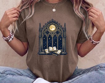 Dark Academia Lunar Library Grafik-T-Shirt, Mystic Gothic Buchliebhaber-T-Shirt, Vintage Sternenmond Comfort Colors Shirt
