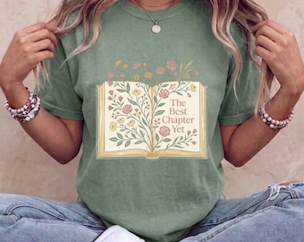 Das beste Kapitel bisher – T-Shirt für Bücherwürmer, ästhetisches Blumenmuster, Retro-T-Shirt in den gemütlichen Farben von Dark Academia – das perfekte Geschenk für sie