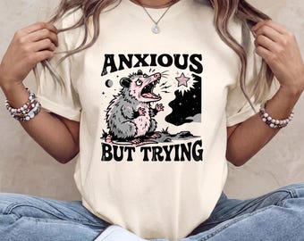 Sarkastisches, ängstliches, aber bemühtes Opossum-T-Shirt, lustiges T-Shirt mit Wildtiermotiv, Retro-Chaos-Opossum-Shirt in Komfortfarben