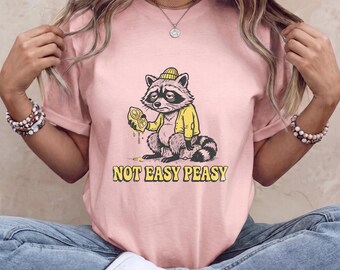 Lustiges Waschbär-Shirt „Nicht kinderleicht“, sarkastisches T-Shirt mit Waschbär-Motiv, Retro-Shirt mit mürrischem Tiermotiv in Wohlfühlfarben für Damen