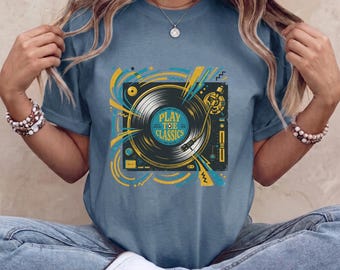 Retro-T-Shirt mit klassischem Vinyl-Plattenspieler-Motiv, Vintage-Musik-Shirt „Play The Classics“, ästhetisches Geschenk für Audiophile
