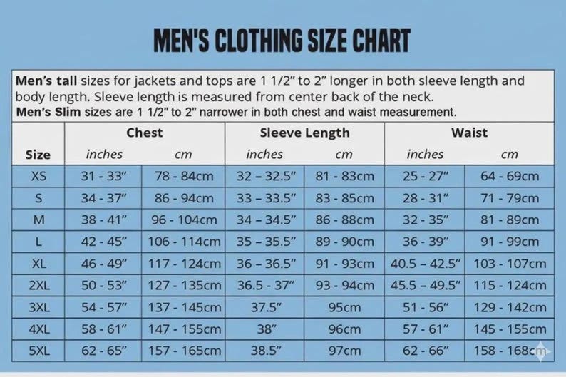 K&ouml;nnte beinhalten: Eine Gr&ouml;&szlig;entabelle f&uuml;r Herrenbekleidung mit Ma&szlig;en in Zoll und Zentimetern. Die Tabelle enth&auml;lt Brust-, &Auml;rmel- und Taillengr&ouml;&szlig;en von XS bis 5XL. Der Text oben lautet "MEN'S CLOTHING SIZE CHART."