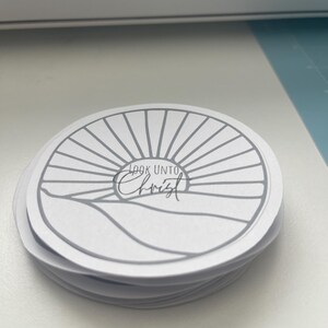 Sticker thème jeunesse SDJ 2025 – «Regardez le Christ» | Sticker mat à personnaliser pour un camp de filles, un YW, une conférence des jeunes et des activités pour les jeunes