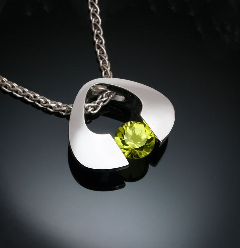 peridot necklace, August birthstone, Argentium silver, eco-friendly, green gemstone, modern necklace, gemstone jewelry 3423 image 3