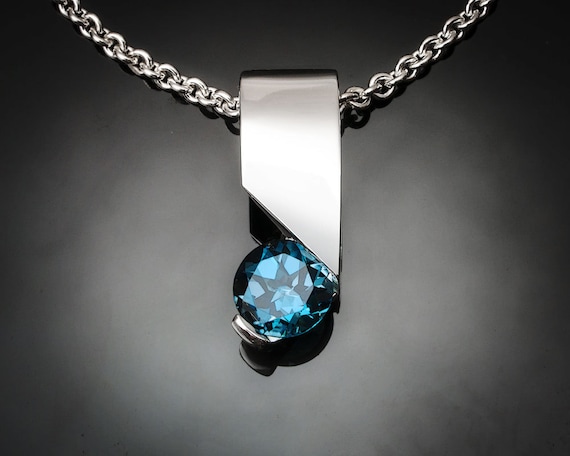 Woven London Blue Topaz Necklace – Amáli Jewelry