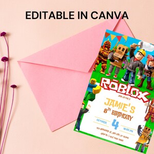 K&ouml;nnte beinhalten: Eine Roblox-Geburtstagseinladung mit dem Text "Jamie's 8th Birthday". Die Einladung befindet sich auf einem gr&uuml;nen Hintergrund, mit einem rosa Umschlag und den Worten "Editable in Canva" oben.
