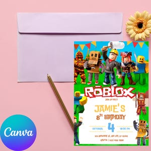 K&ouml;nnte beinhalten: Eine Geburtstagseinladung mit Roblox-Charakteren, mit dem Text "Jamies 8. Geburtstag" und Veranstaltungsdetails. Enth&auml;lt einen lavendelfarbenen Umschlag, einen goldenen Stift und eine gelbe Blume auf rosa Hintergrund.