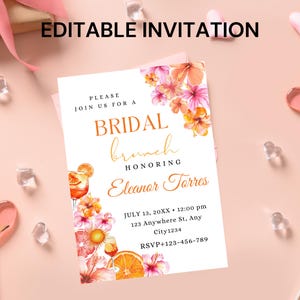 Può includere: Un biglietto d'invito bianco con la scritta "EDITABLE INVITATION" in alto. Il biglietto è per un brunch nuziale, con illustrazioni floreali e di fette d'arancia. L'invito include data, ora e informazioni RSVP.
