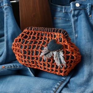 Pochette fatta a mano – Denim e filato di carta, ecologica, boho chic, regalo unico, borsetta da sera casual, moda sostenibile
