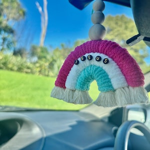 Christelijke macramé autobedel | Jesus achteruitkijkspiegelhanger | Handgemaakt regenboog-autoaccessoire | Geloofscadeau | Religieus boho-decor