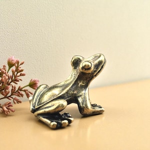 Vintage Brass Frog Figurine Lucky Toad Statue Home Office Feng Shui Decor Animal Sculpture Gift for Christmas New Year USA UK Canada