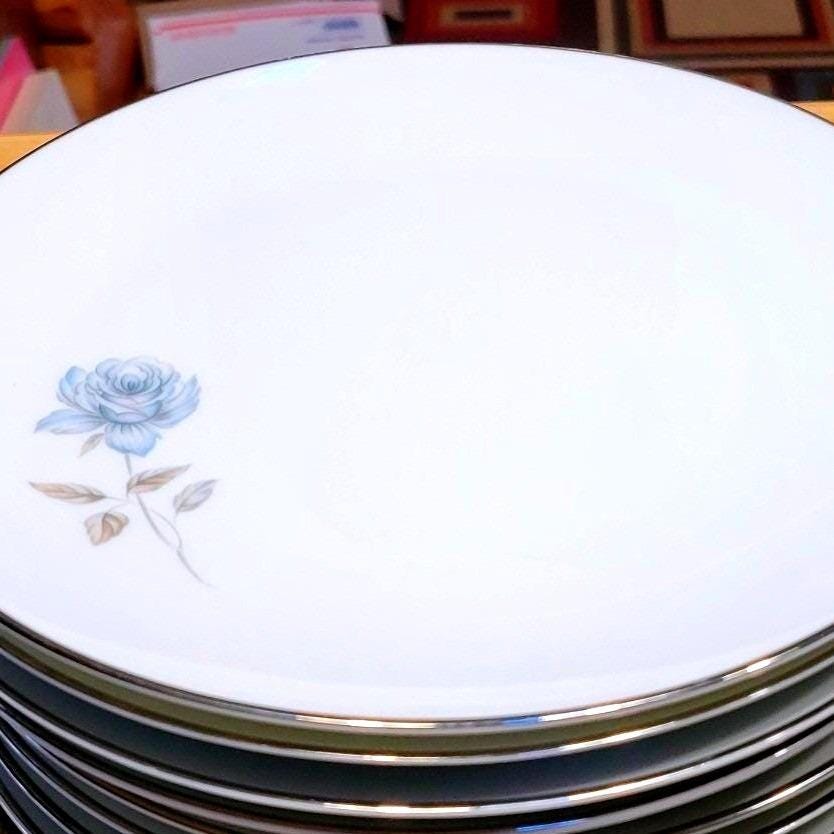 Plat ancien en faïence de Badonviller modèle Simone Joli motif