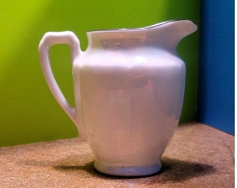 Jarra de crema vintage de loza blanca iridiscente con borde plateado de 3,5 pulgadas