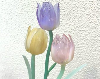 ムラーノ風の手吹きガラス製チューリップのつぼみ – 長いエメラルド色