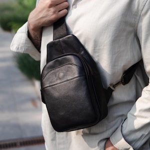 Handmade Leather Sling Bag: Men&#39;s Crossbody Shoulder Bag