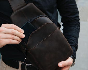 スリングバッグ メンズ：ブラウンレザー クロスボディ スリングバッグ