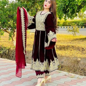 Elegant Afghani Handmade Dress – Traditional Embroidery & Vibran