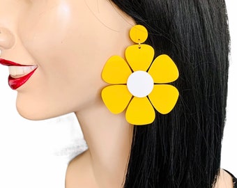 Retro 1960s extra large yellow daisy flower power earrings MOD hippie statement dangle 70s acrylic plastic jewelry vintage sunflower gift