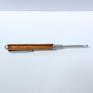 Interchangeable Inline Crochet Hook Kit with Chrome Finishes with Wood/Polyester Handle bild 4