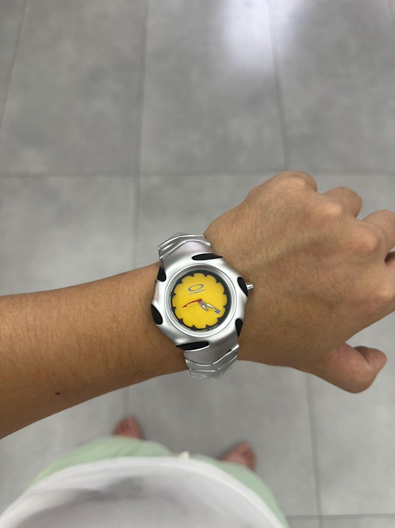 J*1様 Oakley アナログクォーツ腕時計 イエロー J*1様 Oakley アナログクォーツ腕時計 イエロー Oakley-style