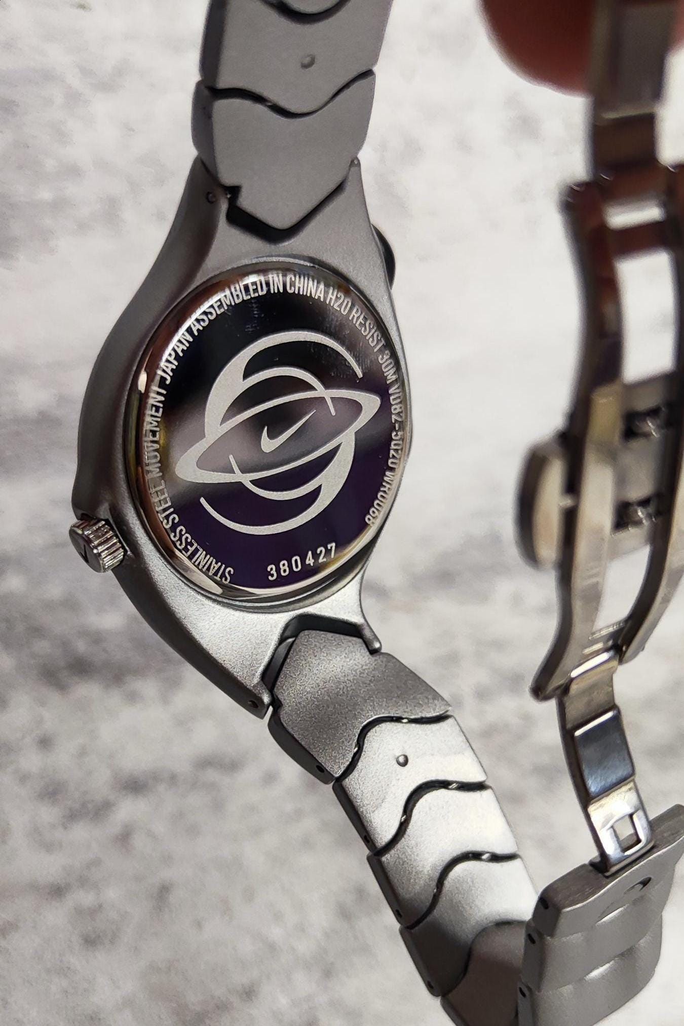 ヴィンテージ ナイキ トライアックス ウォッチ – マットシルバーケース