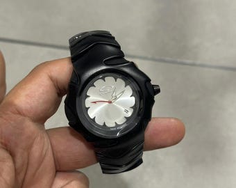 Futuristic Automatic Watch Inspired by Oakley Timebomb – Sculpted Case & Petal Dial