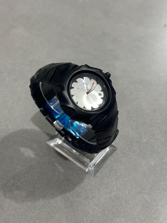 Futuristic Automatic Watch Inspired by Oakley Timebomb – Sculpted