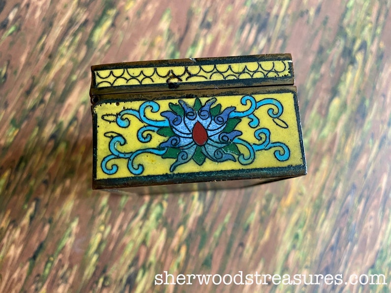 No chips or Cracks Asian Art 1 34 x 3 Antique Cloisonne Hinged Box Vintage China Exc
