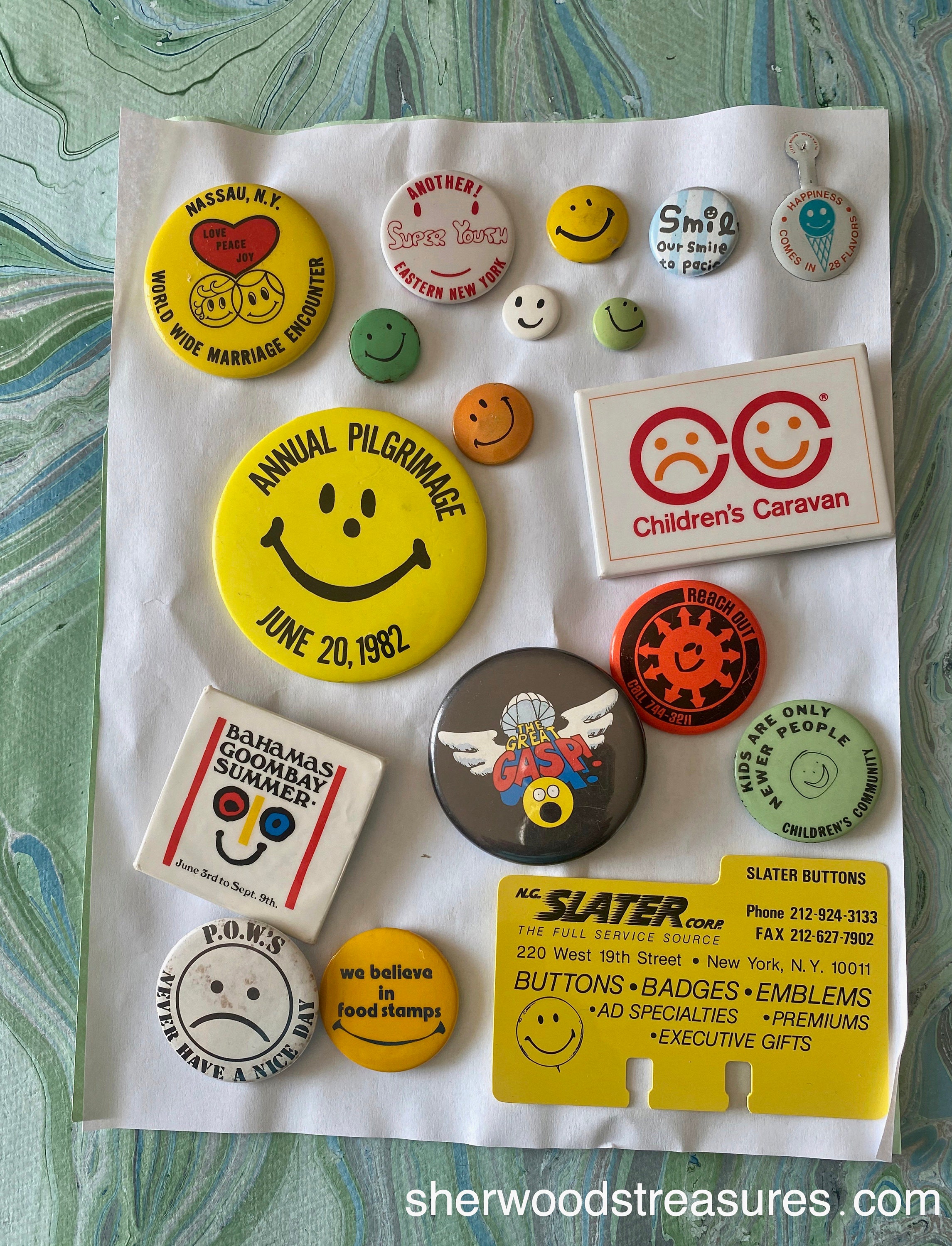 SMILEY FACE pin/button happy retro peace badge hippie 60's smile yellow 