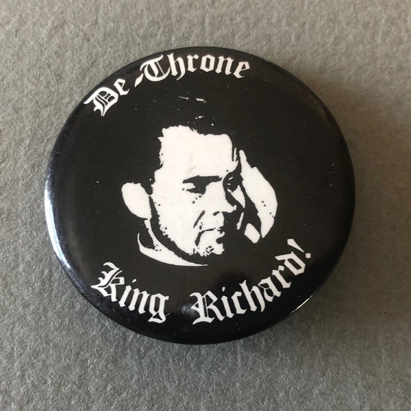 De Throne King Richard Nixon 1970's  Hippie  Era Pinback Button 1 3/4"