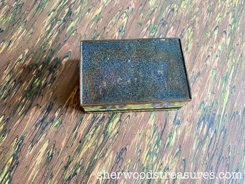 No chips or Cracks Asian Art 1 34 x 3 Antique Cloisonne Hinged Box Vintage China Exc