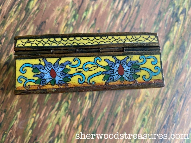 No chips or Cracks Asian Art 1 34 x 3 Antique Cloisonne Hinged Box Vintage China Exc