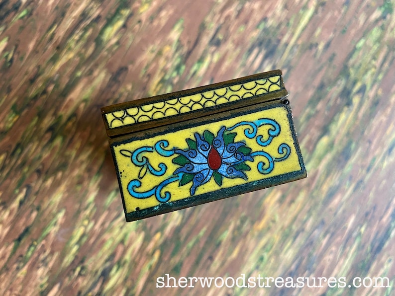 No chips or Cracks Asian Art 1 34 x 3 Antique Cloisonne Hinged Box Vintage China Exc