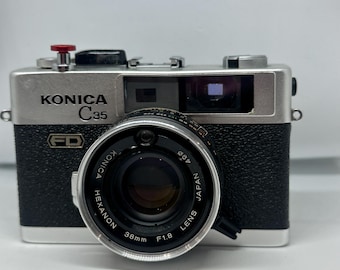 コニカ C35 オートマチック：35mmレンジファインダーフィルムカメラ