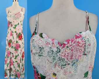 Vintage 90er Jahre Victoria's Secret Gold Label Medium Polyester Rosa Rot Weiß Blumen Nachthemd mit Spitze und Perlen