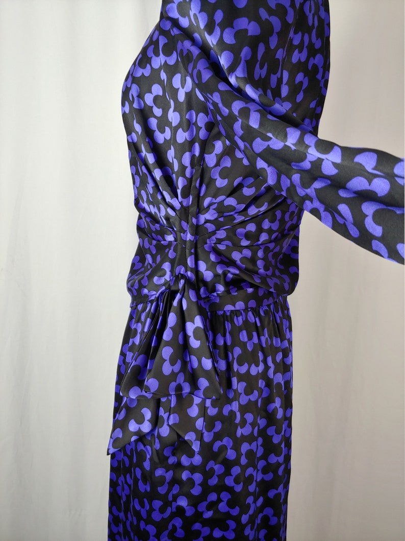 Albert Nipon 90s XS Purple Black Floral Silk Blouse and Skirt Set Nineties Flower Print Silk Set image 4