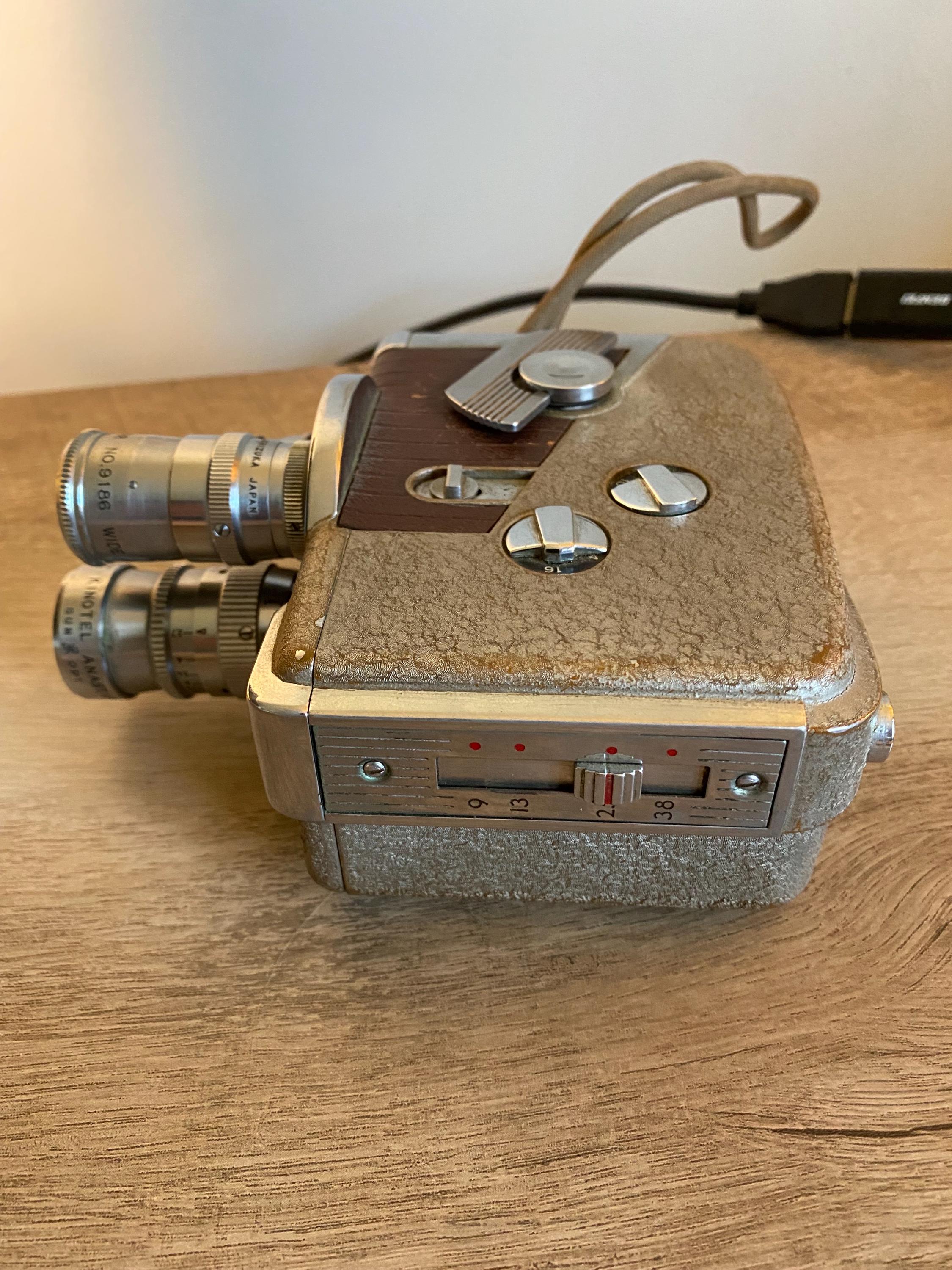 Vintage Revere Eight-model 84- 8mm Movie Camera 1950s, Retro Video