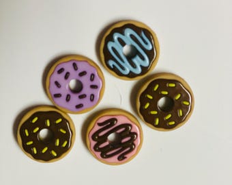 Imanes para fiestas de donas / Donas / Juego de cinco imanes / Imanes de comida / Regalo para anfitriones / Regalo de inauguración de casa / Imanes para oficina